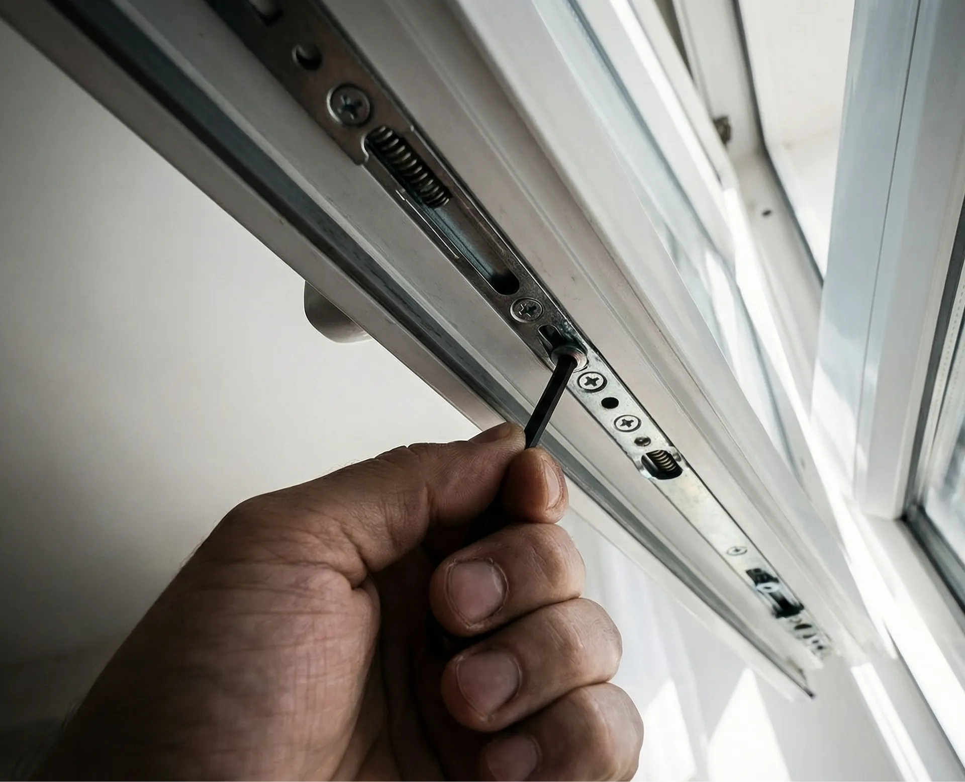 Как перевести пластиковые окна в «зимний режим» и нужно ли это делать